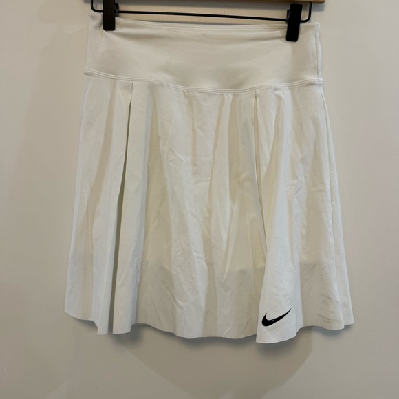 NIKE Dri-Fit Standard Fit Pleated Skirt Skort
Womens Size SMALL White NWT - Picture 1 of 5